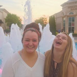 Meet your Posher, Elizabeth